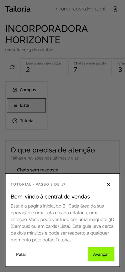 Tutorial no celular: card no rodapé com o passo 1 de 17 e os botões Pular e Avançar.